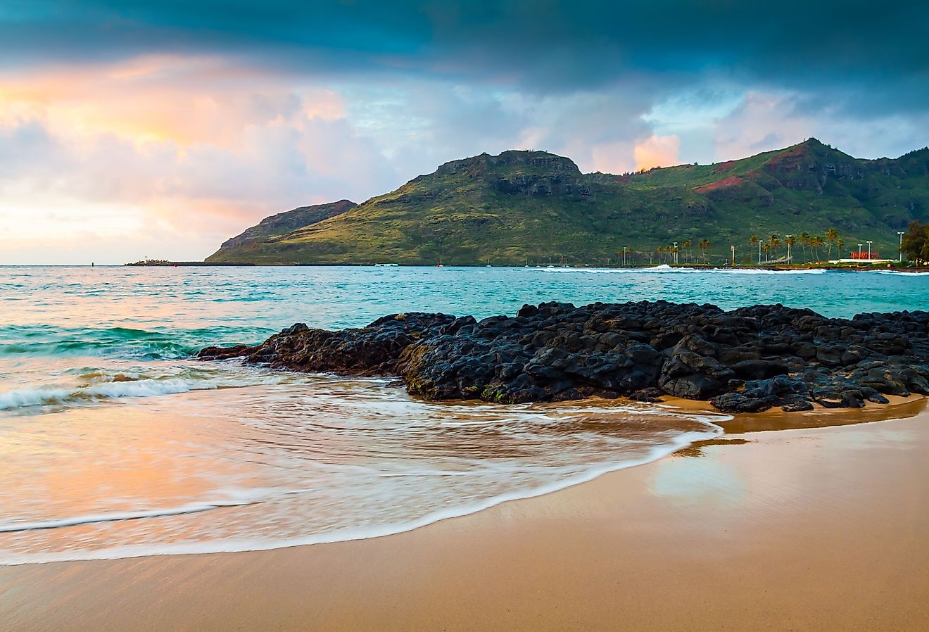 Sunrise on Kalapaki Beach and Nawiliwilii Bay, Lihue, Kauai, Hawa.