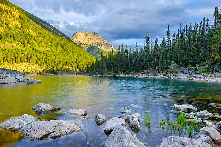 A view of Horseshoe Lake and Mount Kerkeslin at Jasper National Park