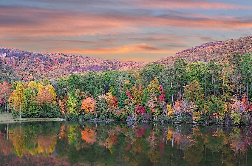 View of a lake and the surrounding trees and mountains at Cheaha State Park