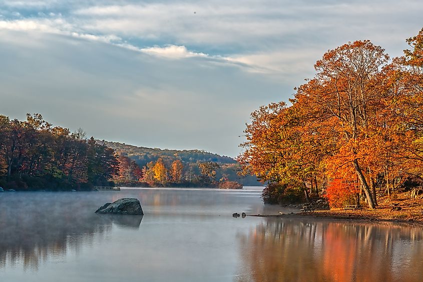 Lakeside view of the surrounding trees during fall at Harriman State Park