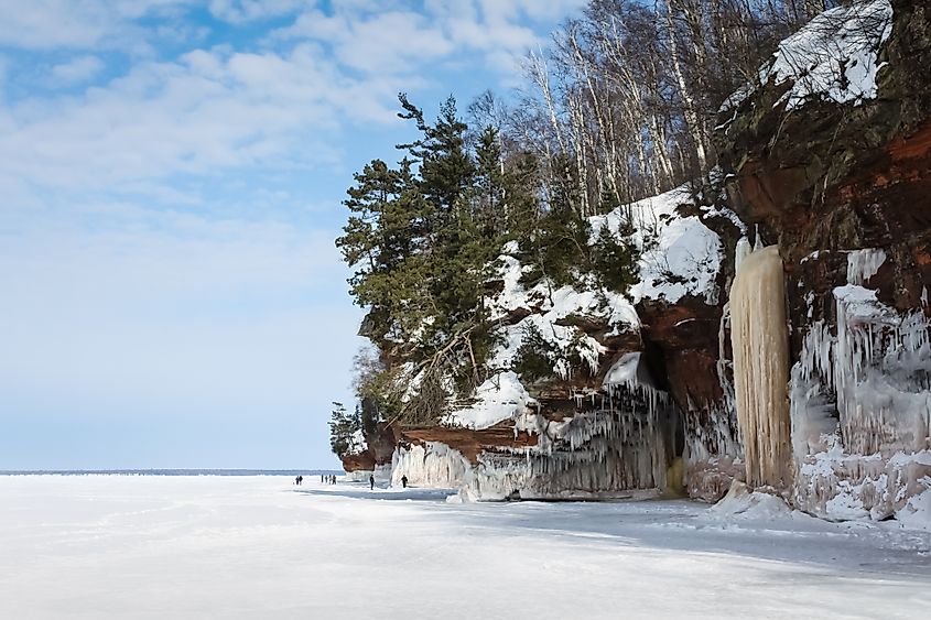 View of the cliffs and ice caves at Apostle Islands