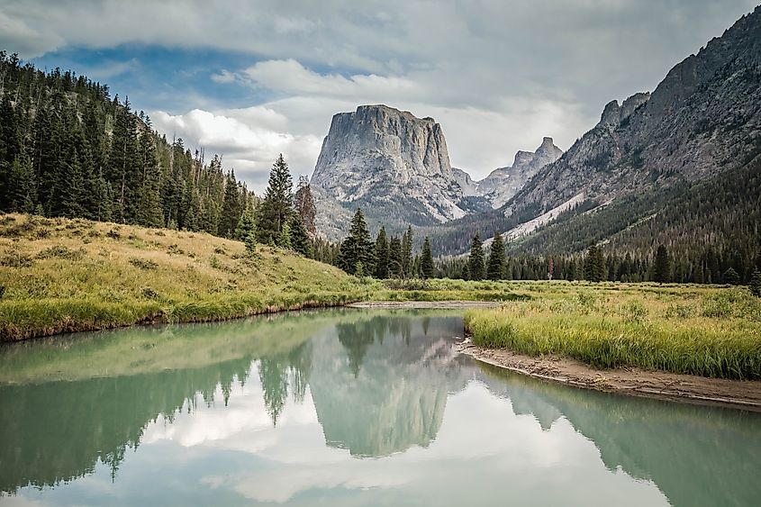View of The Green River and Squaretop Mountain